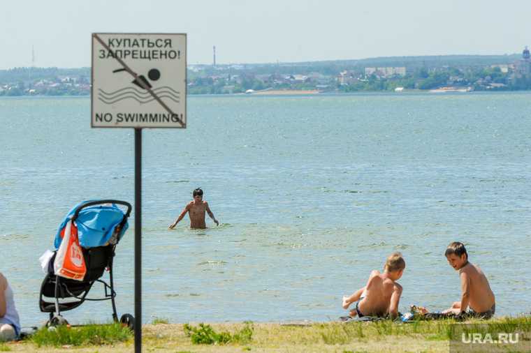 Обстановка на городском пляже «Восход» (путинский), на озере Смолино, во время эпидемии коронавируса. Челябинск