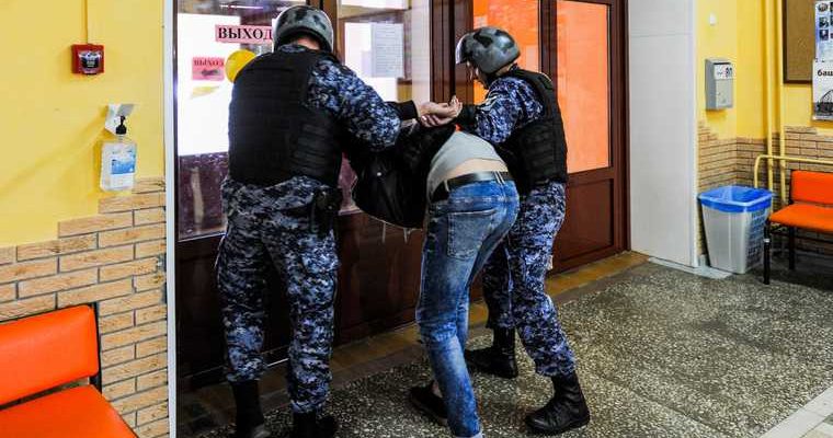 пермяка без маски скрутили в Березниках