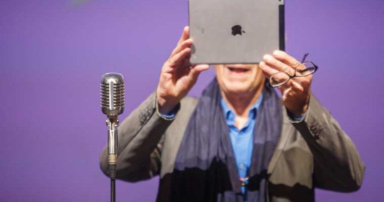 операционная система гаджет местоположение предметов на карте AirTags безпроводные наушники AirPods Studio Apple новинки презентация