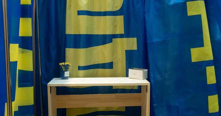 Депутат Тюменской областной думы Михаил Селюков от фракции ЛДПР и депутат городской думы Евгений Барсов