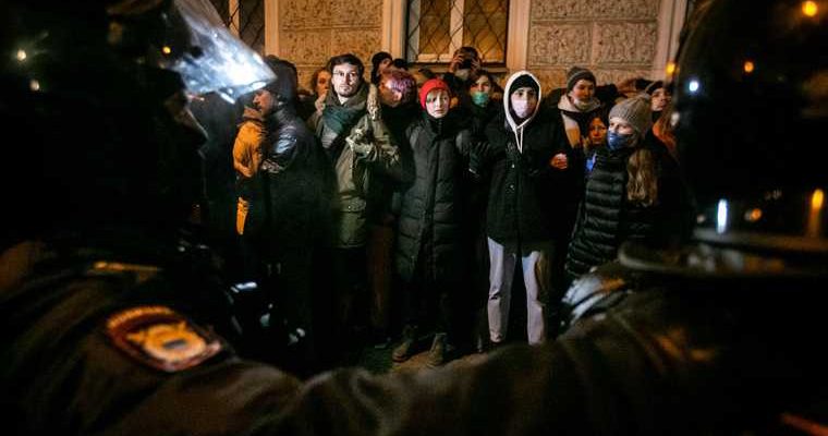 Алексей Навальный протесты митинги новые акции почему Леонид Волков