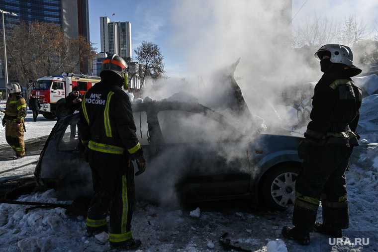 Сгорели машины у Исети