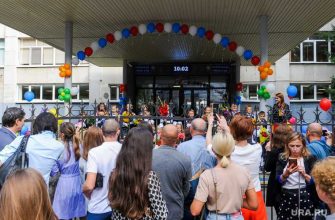 первоклассники Екатеринбург зачисление школы Госуслуги