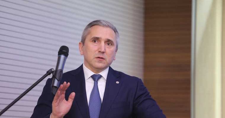 Губернатор ответил на вопросы в прямом эфире — тюменские депутаты предложили повысить пенсии работающим россиянам — главу штаба Навального опросили в полиции — мошенники обманули тюменку на два миллиона рублей. Все самые интересные и важные новости Тюменской области к утру 17 февраля — в обзоре URA.RU: