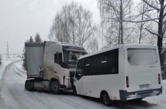 Челябинск ДТП автобус трактор столкнулся мост 1 марта видео