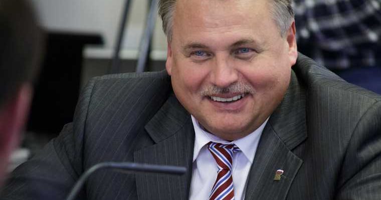 Уткин уволился из депутатов