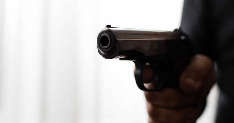 брат убитого сирийца подал в суд