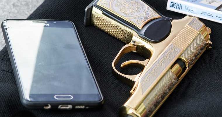 генерал наградное оружие начальник управления на транспорте МВД Александр Востриков