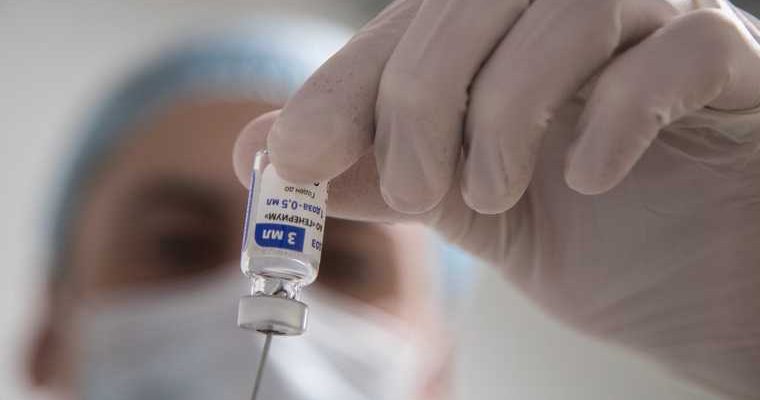 вакцина поступит