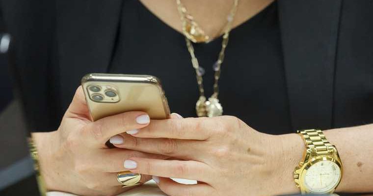 взятка кроссовки Октябрьский район чиновница поселок Талинка ХМАО