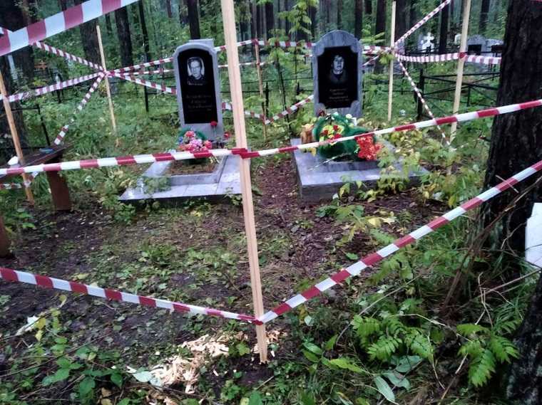 В свердловском городе вандалы разоряют кладбища. Фото