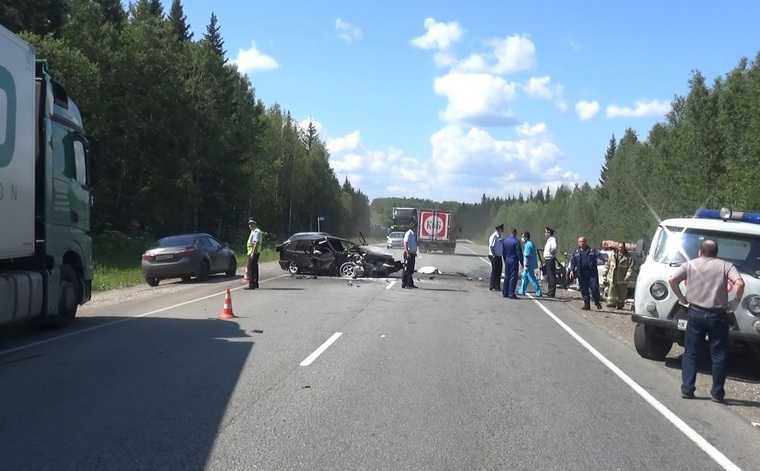 В ДТП на трассе Екатеринбург-Пермь погибли три человека. Фото