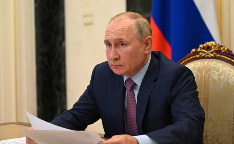 Путин дал регионам установку на выплаты за прививки